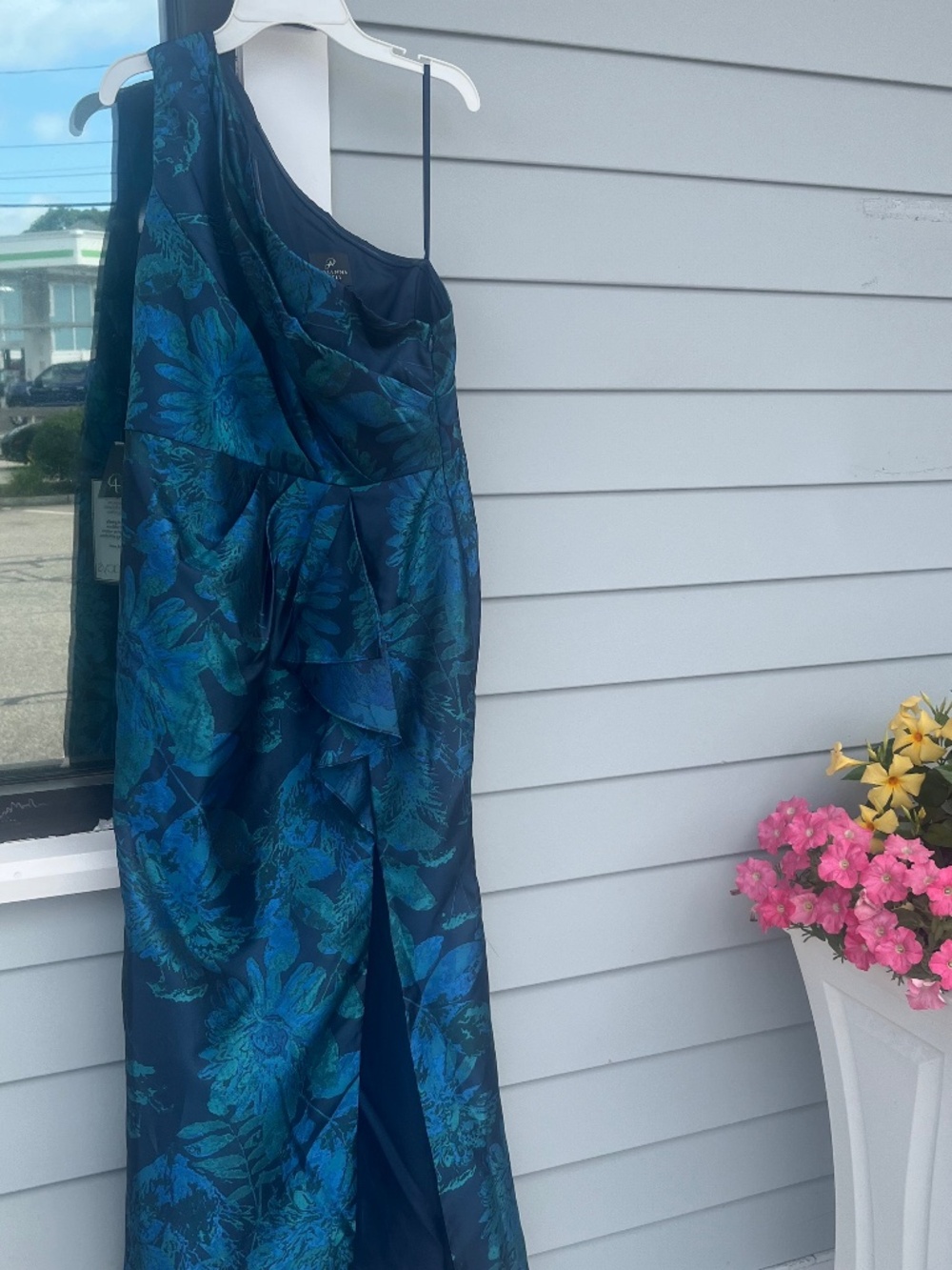 Adrianna Papelle dress - Picture 2 of 5